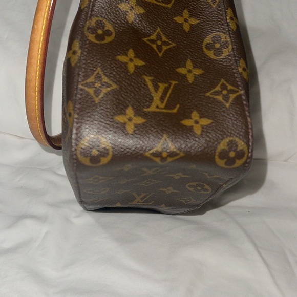 Louis Vuitton Looping Bag - Picture 13 of 17